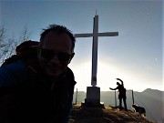 81 Croce del Monte Corno-Crus di Coregn nella controluce del tramonto